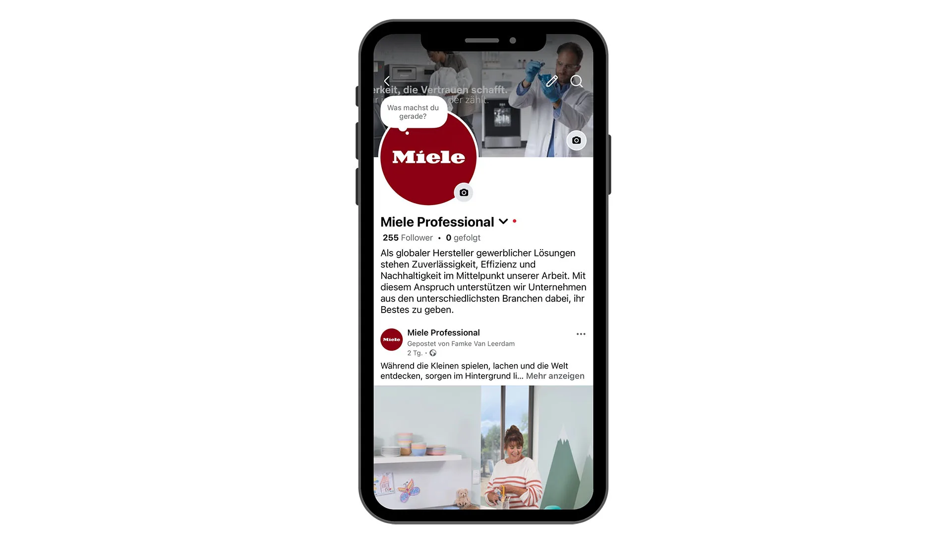 Zum Mitnehmen: Der neue Facebook-Auftritt von Miele Professional auf einem Smartphone.