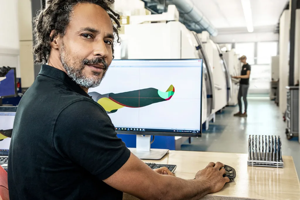 Abb. 1: Auch die für die Herstellung benötigten Werkzeuge werden bei vhf entwickelt, CAD-konstruiert und hergestellt.