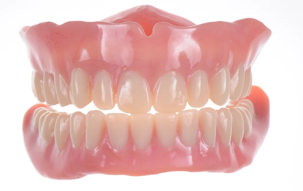 Abb. 17: Fertige TrueDent-Copydentures im Durchlicht