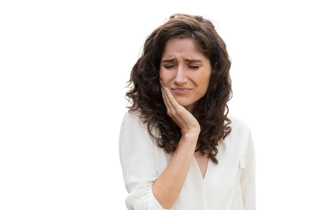 Was, wenn die bakterielle Infektion zu einer Pulpitis wird und der Patient bei einem anderen Zahnarzt vorstellig wird? Im Nachgang wird sich nie eine leitlinienkonforme Kariestherapie mit selektiver Kariesentfernung von Schlamperei und Pfusch differenzieren lassen.