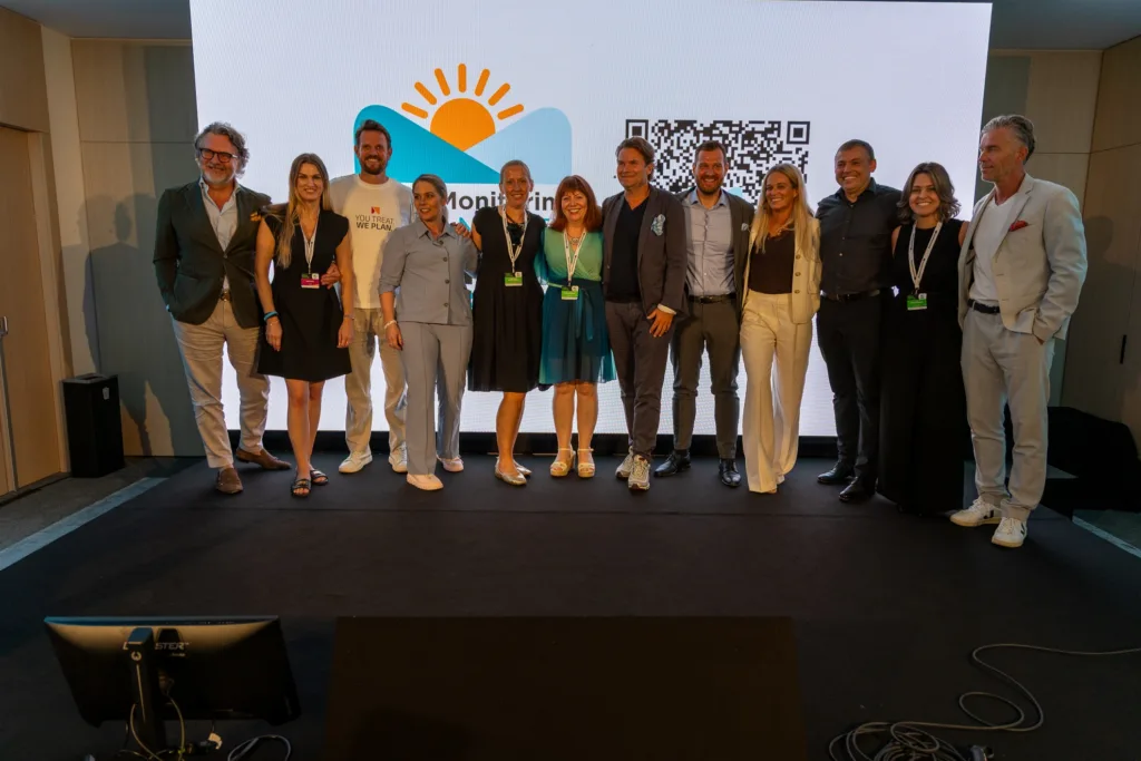 Referenten und Veranstalter des DentalMonitoring EMEA North Summit 2026 zusammen auf der Bühne.