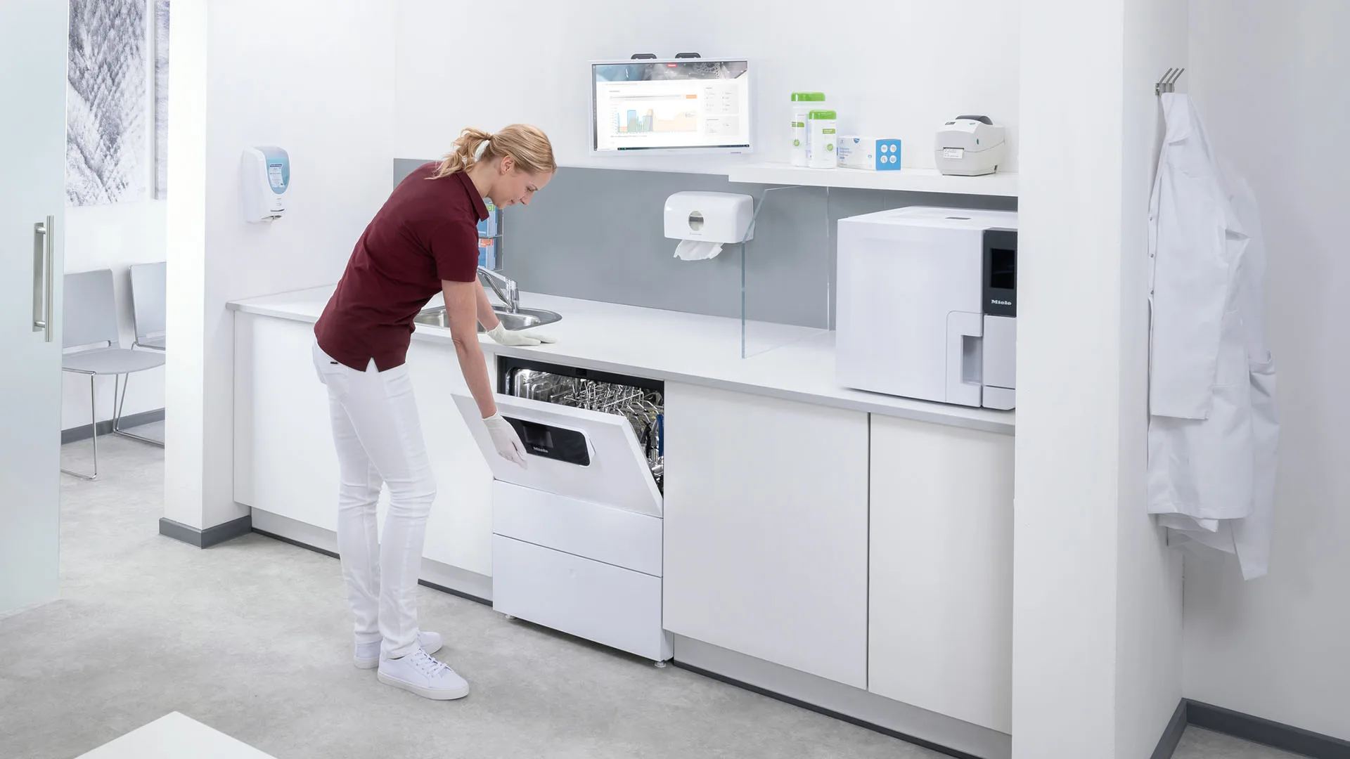 Die CompactLine bietet Platz für bis zu 22 Hohlkörperinstrumente. Zudem können bis zu 80 Instrumentensets bestehend aus Spiegel, Sonde und Pinzette sowie weitere Instrumente aufbereitet werden