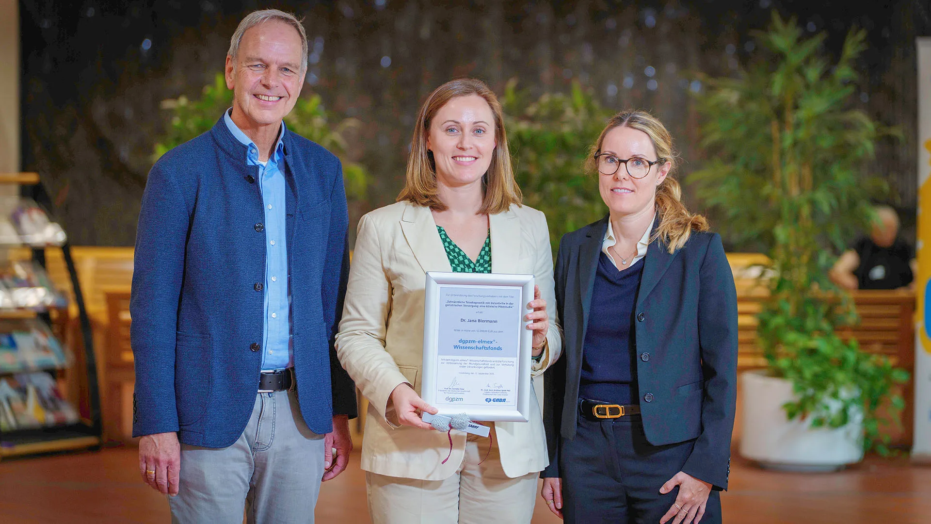 Übergabe des dgpzm-elmex® Wissenschaftsfonds
