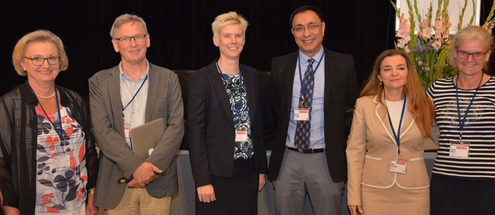 Referenten und Organisatoren des Symposiums (v.l.n.r.): Christiane Stein (3M), Dr. Richard Steffen (Referent), Prof. Dr. Katrin Bekes (Referentin), Prof. Monty Duggal (Chairman), Dr. Dina Debaybo (Referentin) und Dr. Sigrid Hader (3M).