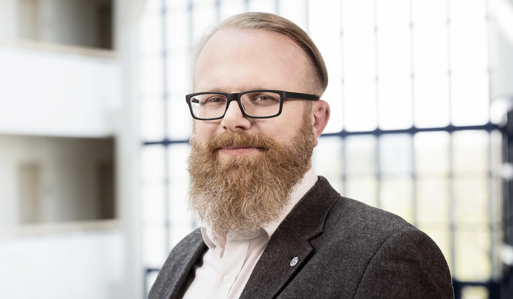 Um die Digitalisierung des Gesundheitswesens wissenschaftlich zu untersuchen, wurde aus vielen Interviews mit Experten ein Fragebogen entwickelt, um die Erwartungen von Medizinern und Nicht-Medizinern an die Digitalisierung zu erheben. Prof. Dr. Ehlers be