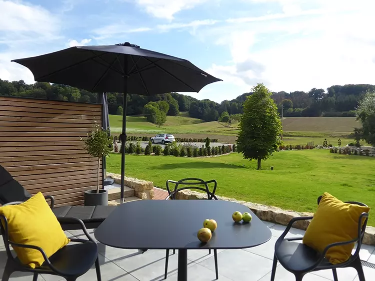 Bild von der Terrasse auf das Naturschutzgebiet.