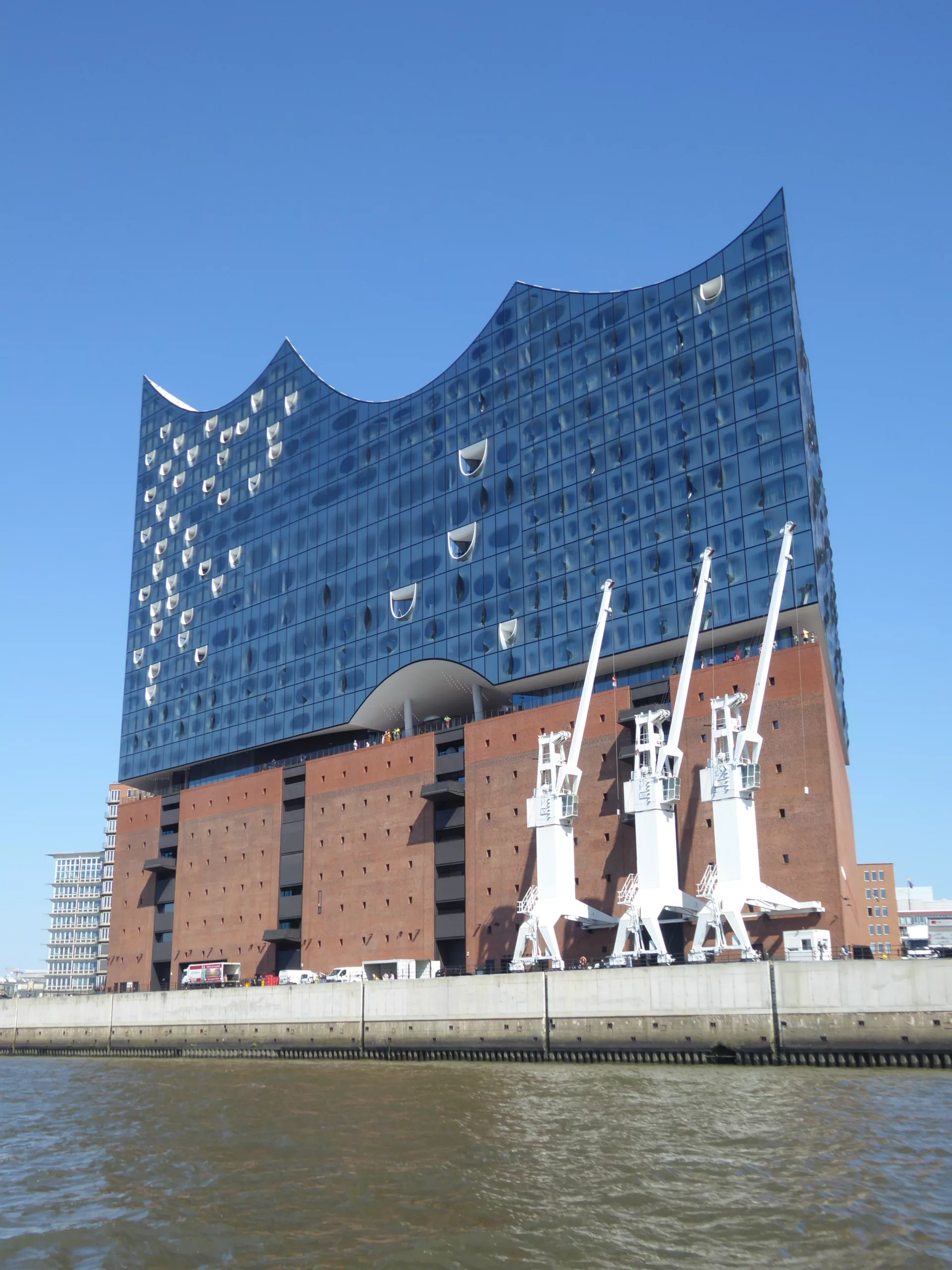 Die Elbphilharmonie wird von den Hamburgern
liebevoll „Elphi“ genannt.