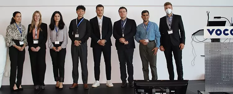 Die 8 jungen Forscher (v.l.): Dana Arab, Dr. Laura Kristina Haas, Tina Maleki, Zhen Mao, Simon Tilsner, Johannes Österreicher, Ramiar Abdulla Karim, Sven Räther.
