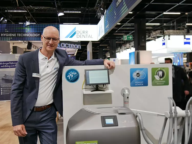 Martin Dürrstein, Vorstandsvorsitzender der Dürr Dental SE steht voll und ganz
zu seinen Produkten.