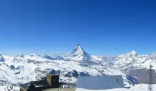 Faszinierend ist der 360-Grad-Blick vor der neuen Erlebniswelt „Z000M THE MATTERHORN“.