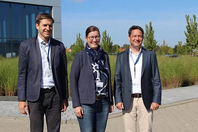 Dr. Andreas König (Poliklinik für Zahnärztliche Prothetik und Werkstoffkunde, Universität Leipzig), 
Prof. Dr. Anne-Katrin Lührs (Klinik für Zahnerhaltung, Parodontologie und Präventivmedizin, Medizinische Hochschule Hannover) und Prof. Dr. Felix Krause (Poliklinik für Zahnerhaltung, Parodontologie und Präventive Zahnheilkunde, Uniklinikum Aachen).
