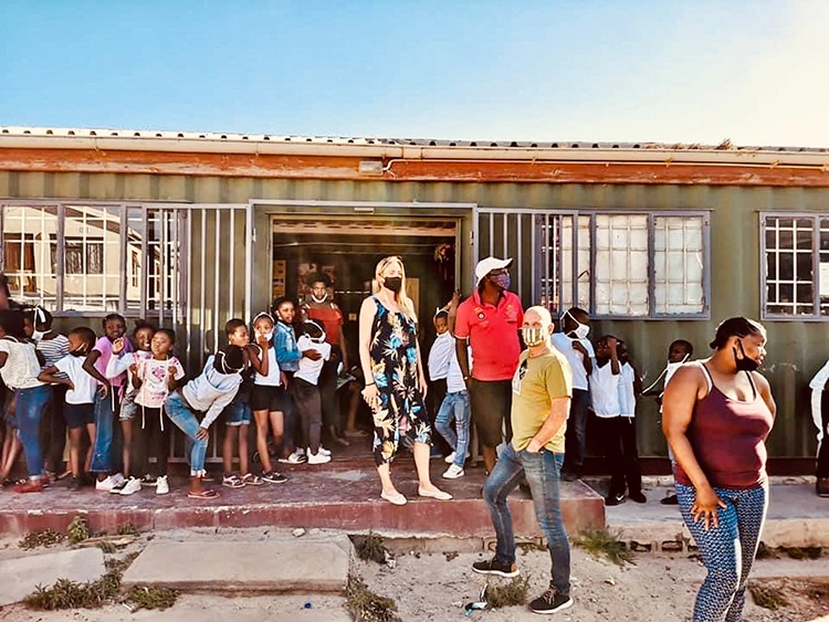Die aktuellen Räumlichkeiten sind für die vielen Projekte und Ideen vom Ubuntu Charity e.V. viel zu klein. Daher soll nun ein neues Gebäude – das EduCare Centre – entstehen.