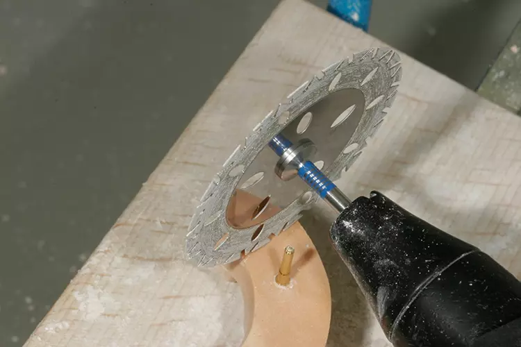 Abb. 11: Extragroße Diamanttrennscheibe.