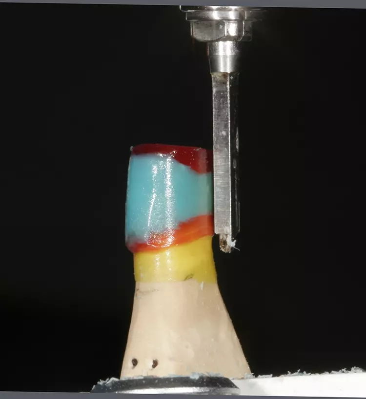 Abb. 13: Fräsen in Wachs.