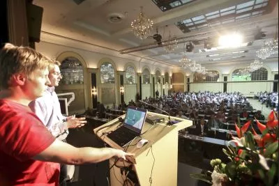 Der „Forschungspreis Vollkeramik“ wird verliehen auf dem 17. Keramik-Symposium im Rahmen des Kongresses der DGÄZ, DGOI und DGCZ am 15. September 2017 in Hamburg, Hotel Grand Elysee.