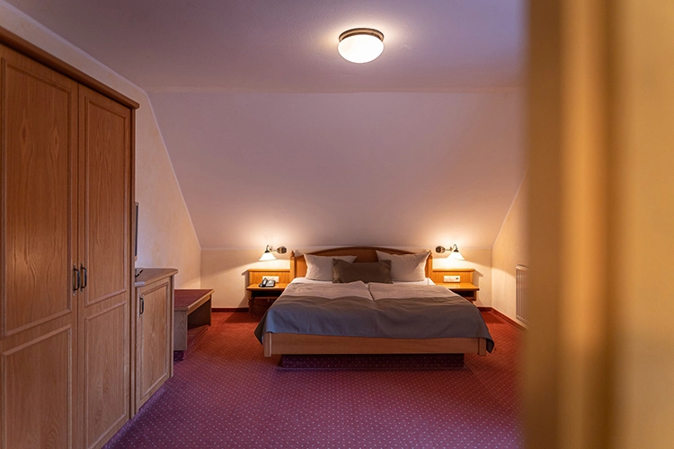 Eines der schönen Gästezimmer.