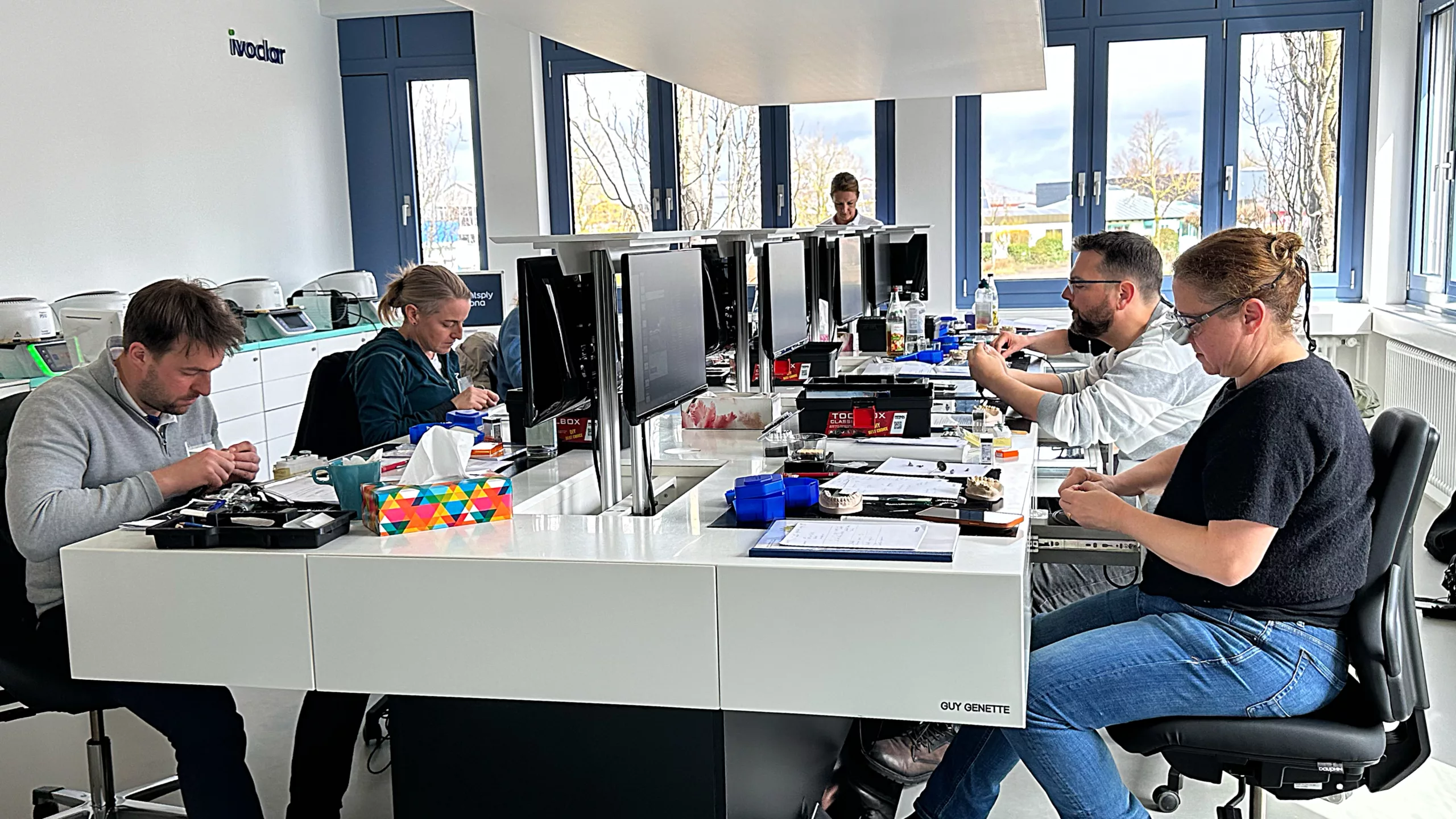 Cerec Masers bietet eine Summer School, deren Kurse sowohl online wie auch in Präsenz stattfinden.