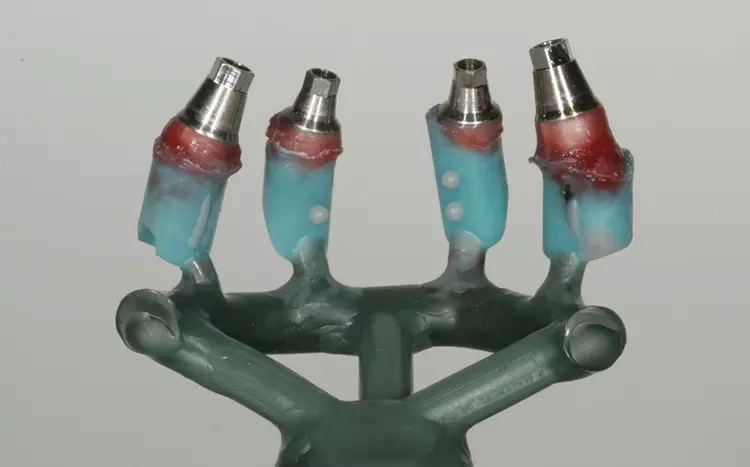 Abb. 47: Angestiftet mit Kennzeichnung zur Lagebestimmung.