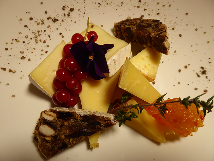 Delikate Käseauswahl zum Dinner im Hotel
Chalavaina.