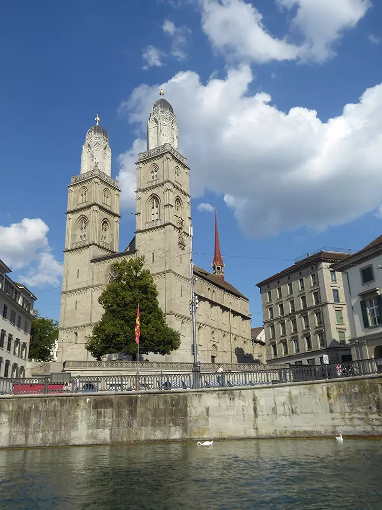 Zürich von der Limmat aus gesehen.