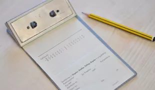 Analoge Datenerfassung anno 1965 und elektronische Datenerfassung, -speicherung und -verarbeitung anno 1975.