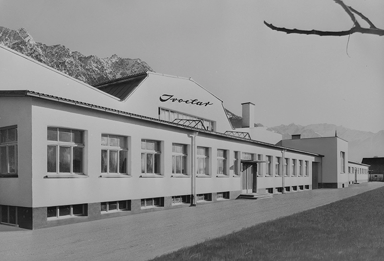 Der Hauptsitz von Ivoclar liegt seit 1933 in Schaan (Liechtenstein).