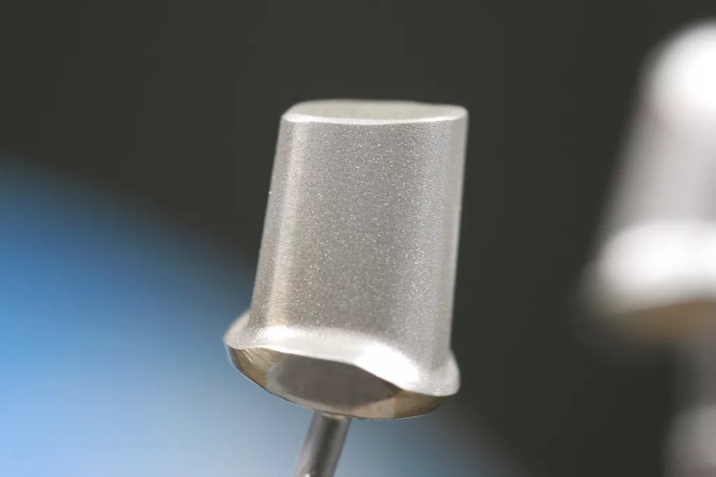 Abb. 10: Absolut homogene Silberleitlackschicht auf dem Primärteil.