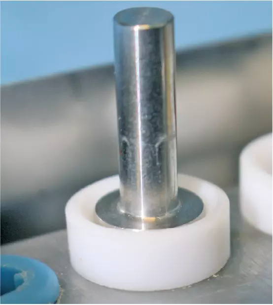 Abb. 12: Erstellung von PRF-Plugs mittels vertikaler Kompression mit Hilfe der PRF-Box.