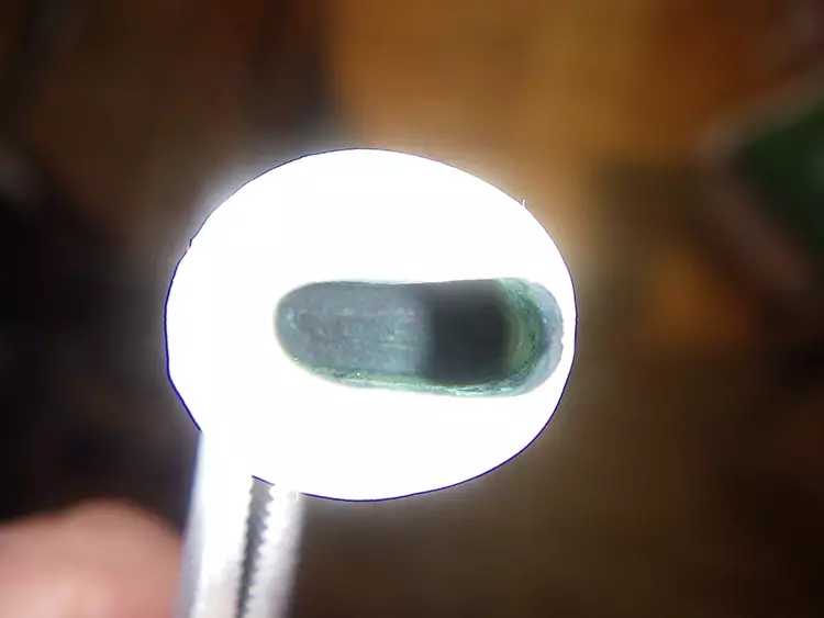 Abb. 12: Grünes, aber dünnes Oxid lässt sich leicht mit Glasstrahlperlen entfernen.