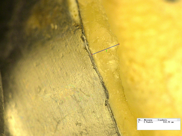 Abb. 13c: Die Messung des Klebespalts ergibt eine Breite von 513,75 ?m.