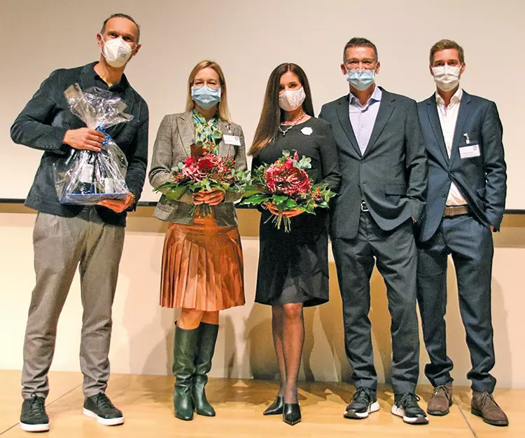 Strenge Hygienregeln auch bei den Referenten (von links): Dr. Marcus Striegel (Nürnberg), MSc Katja Masur (Bad Wörishofen), MSc Andrea Stix (München), Dr. Ralf Masur (Bad Wörishofen) und Dr. Michael Dure (Masur-Zahnärzte Augsburg.)