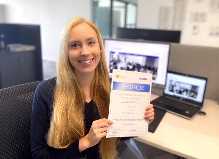 Mariette Altrogge, Absolventin des Studiengangs Dentalhygiene & Präventionsmanagement (B.Sc.), gewinnt den 1. Platz des „meridol Förderpreis Dentalhygiene” für das Jahr 2019.