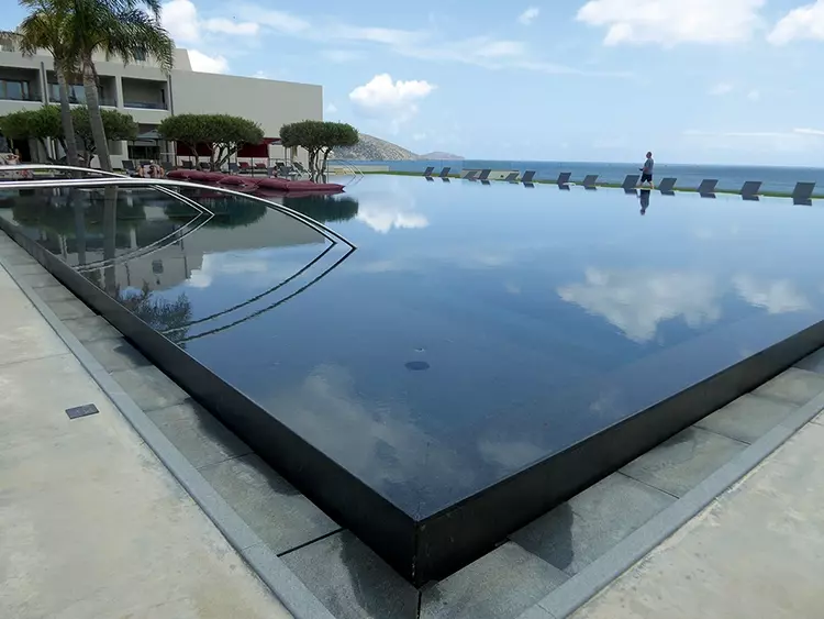 Der große Pool des Hotels.