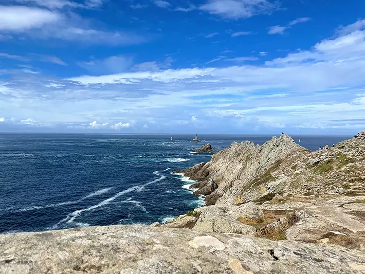 Ein beeindruckender Granitvorsprung an der Atlantikküste – die Pointe du Raz.