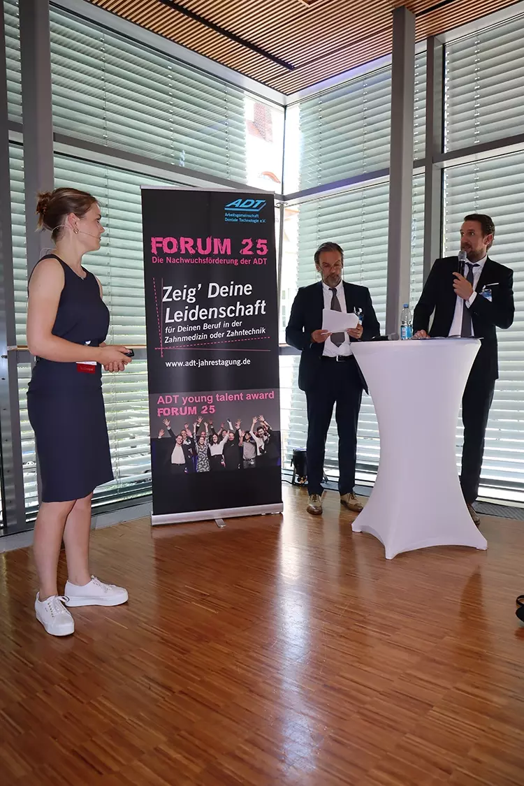 v.r.: ZTM Anna Blum, 2. Referentin, Forum 25, Hans-Jürgen Stecher und Prof. Dr. Jan-Frederik Güth.
