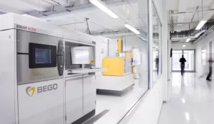 Als Pionier und Patenthalter des SLM-Verfahrens (Selektives Laserschmelzen) im Dentalbereich bietet BEGO marktführende Verfahrenskompetenz in Sachen CAD/CAM und betreibt ein Hightech-Produktionszentrum in Bremen.