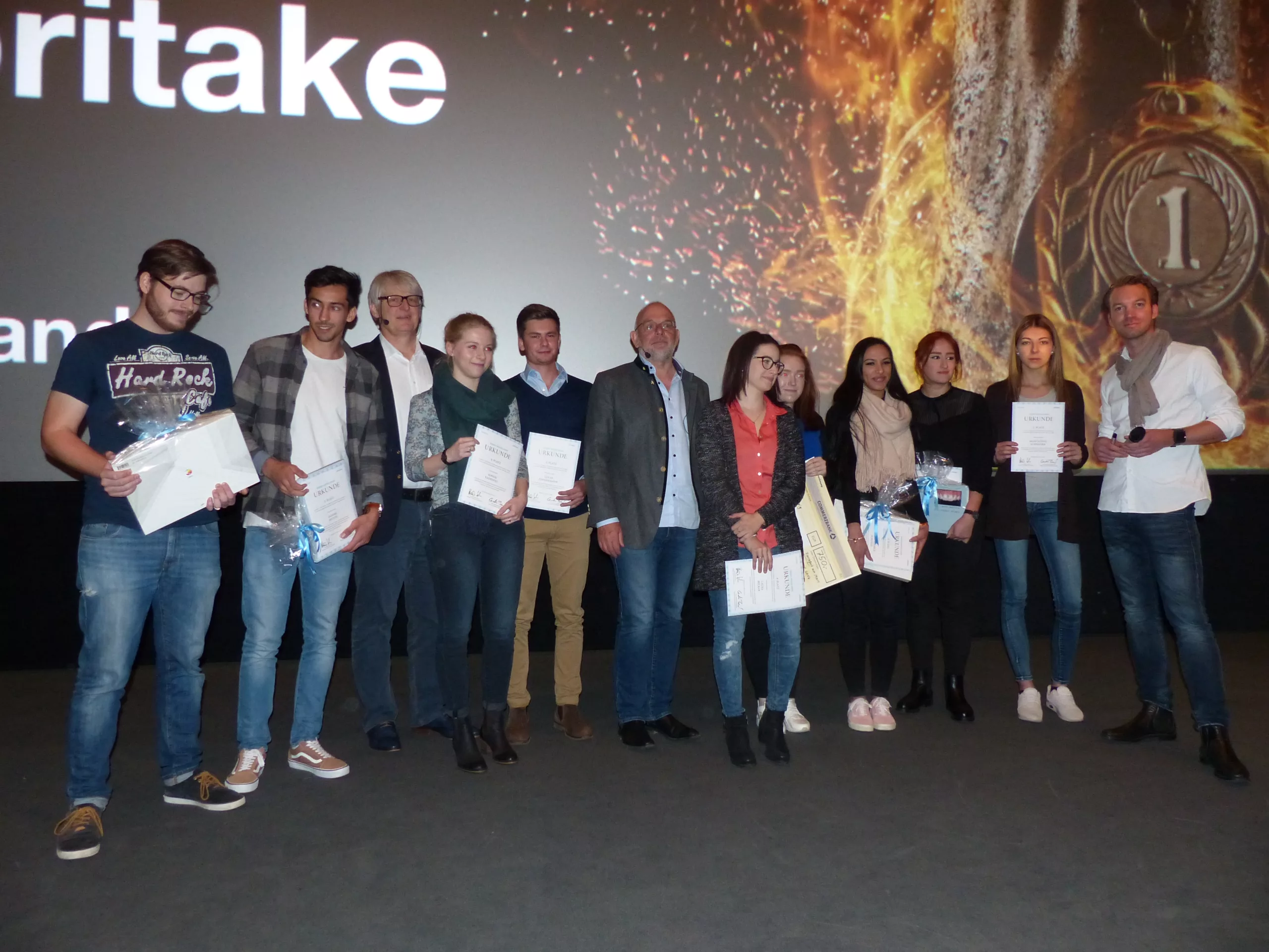 Großes Kino – die Preisverleihung des ersten Kuraray Noritake Award 2017 fand beim Azubi-Kongress in Frankfurt vor mehr als 600 Teilnehmern statt.