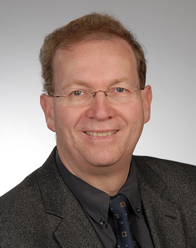 PD Dr. Dr. Arwed Ludwig ist neuer Leiter des Curriculums Implantologie des DZOI, das einmal jährlich im Oktober an der Universität Göttingen stattfindet.