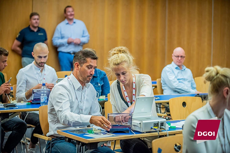 Am Freitagmorgen fanden insgesamt neun verschiedene Workshops in Kooperation mit den Industriepartnern der DGOI statt, viele der Workshops mit Hands-on-Trainings.