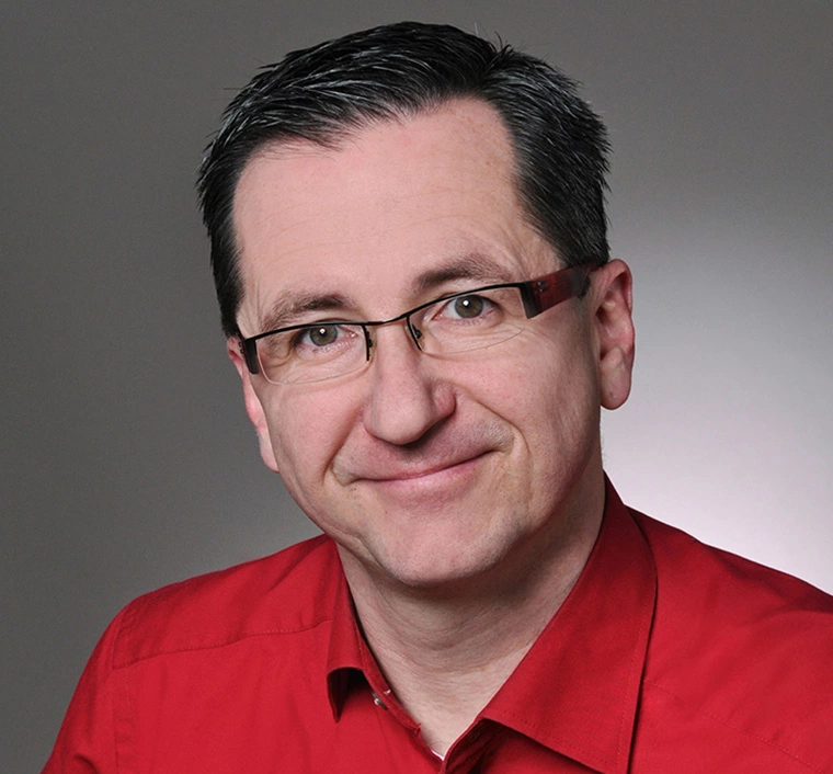 Dr. Oliver Müller ist Zahnarzt und bietet DVT-Fachkundekurse an. Zurzeit auch noch im Online-Format.