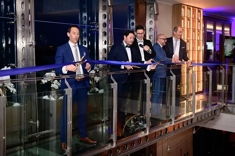 v.l.: Stefan Pfanzelt (CFO DÜRR DENTAL SE), Nicola Bertolotto (Geschäftsführer DÜRR DENTAL Italien) und Christian Schorndorfer (CSO DÜRR DENTAL SE) bei der offiziellen Eröffnung des neuen Standortes.