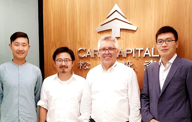V.l.n.r.: Jian Guan (BEGO Implant Systems), Dai Feng, (Care Capital Advisors), Walter Esinger (BEGO Implant Systems), Dr. Chen Guang, (Care Capital Advisors).