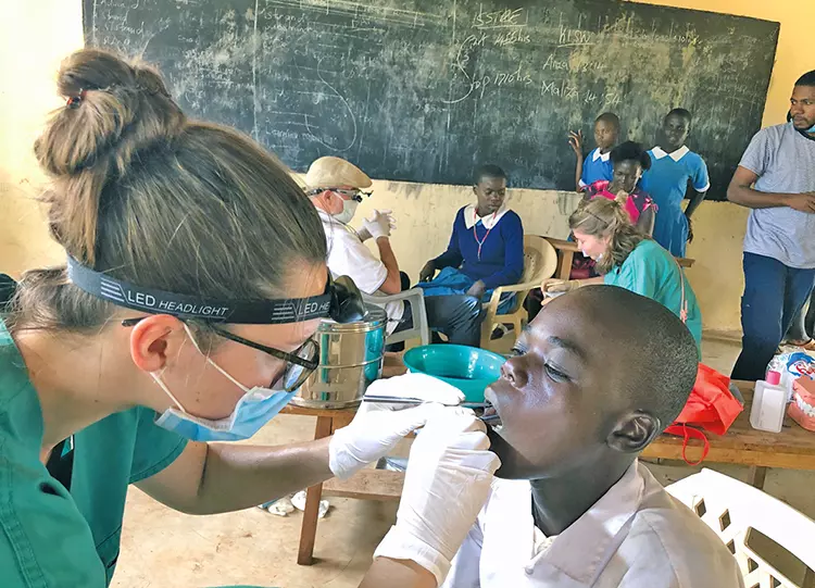 Dentists for Africa e.V. setzt sich seit vielen Jahren für Projekte in Kenia ein, um benachteiligten Menschen vor Ort einen besseren Zugang zur medizinischen Versorgung zu ermöglichen.
