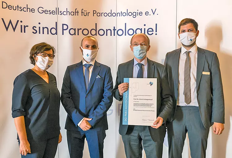 Prof. Dr. Ulrich Schlagenhauf (2. von rechts) wurde die Ehrenmitgliedschaft der DG PARO verliehen.