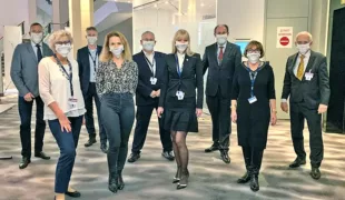 Von links: Präsident Christian Berger, Frau Karanikas, Dr. Stefan Liepe, Dr. Nathalie Khasin, Dr. Wolfgang Neumann, Pressereferentin Anita Wuttke, Priv.-Doz. Dr. Jörg Neugebauer, Dr. Renate Tischer und Univ.-Prof. Dr. Dr. Joachim E. Zöller.