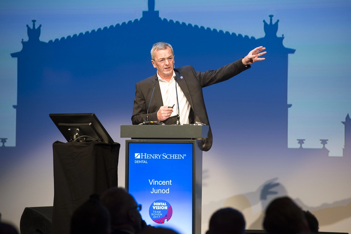 Vincent Junod, Vice President, European Dental - DACH Region, sprach unter anderem über die Wichtigkeit von Partnerschaft und Zusammenarbeit.