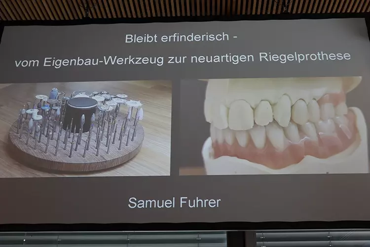 Drehbarer Werkzeughalter und fertigte Riegelprothese.