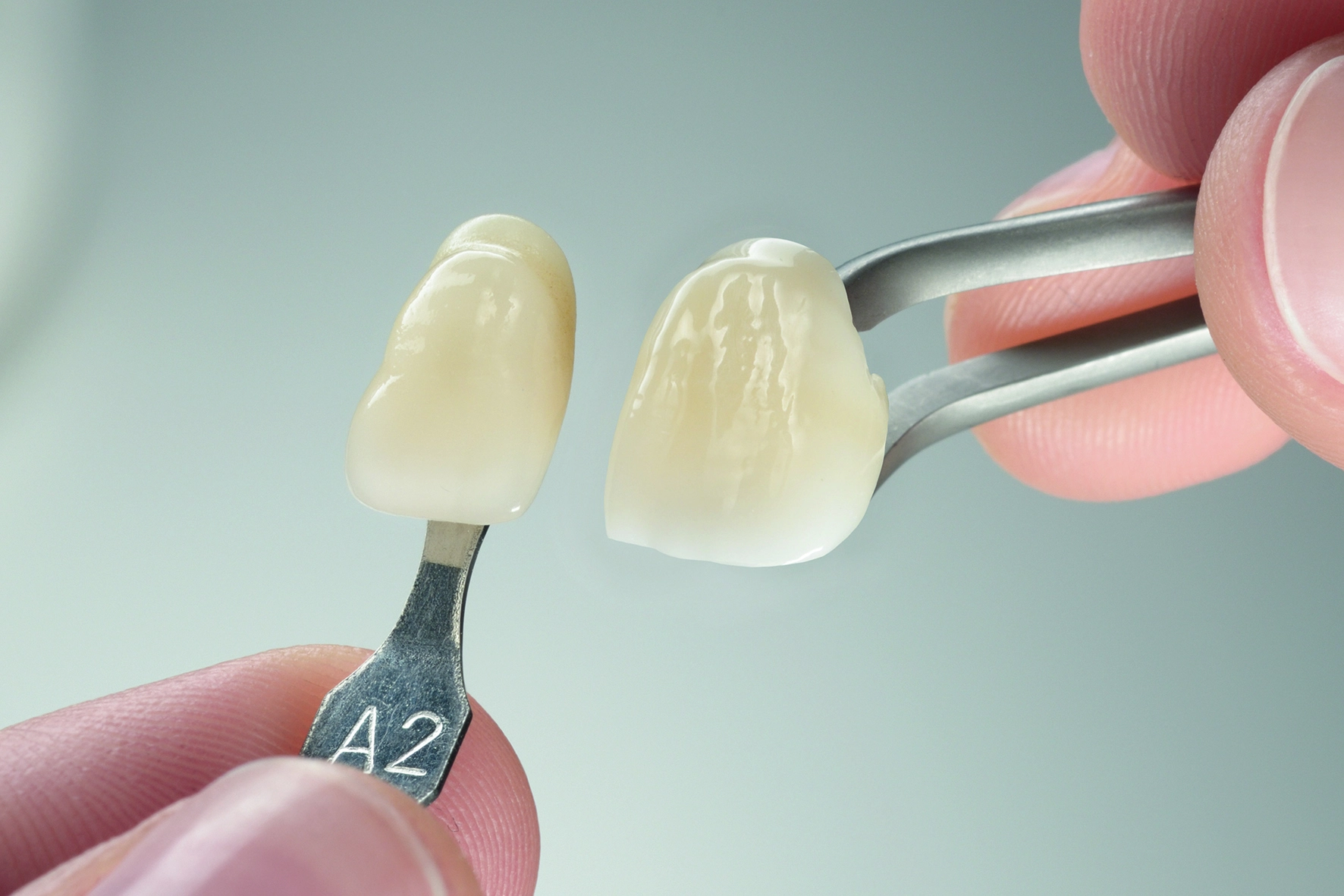 3M Lava Esthetic Fluoreszierendes Vollzirkoniumoxid basiert auf patentierter Färbetechnologie und wurde für eine exakte Übereinstimmung mit den VITA classical Farben entwickelt.