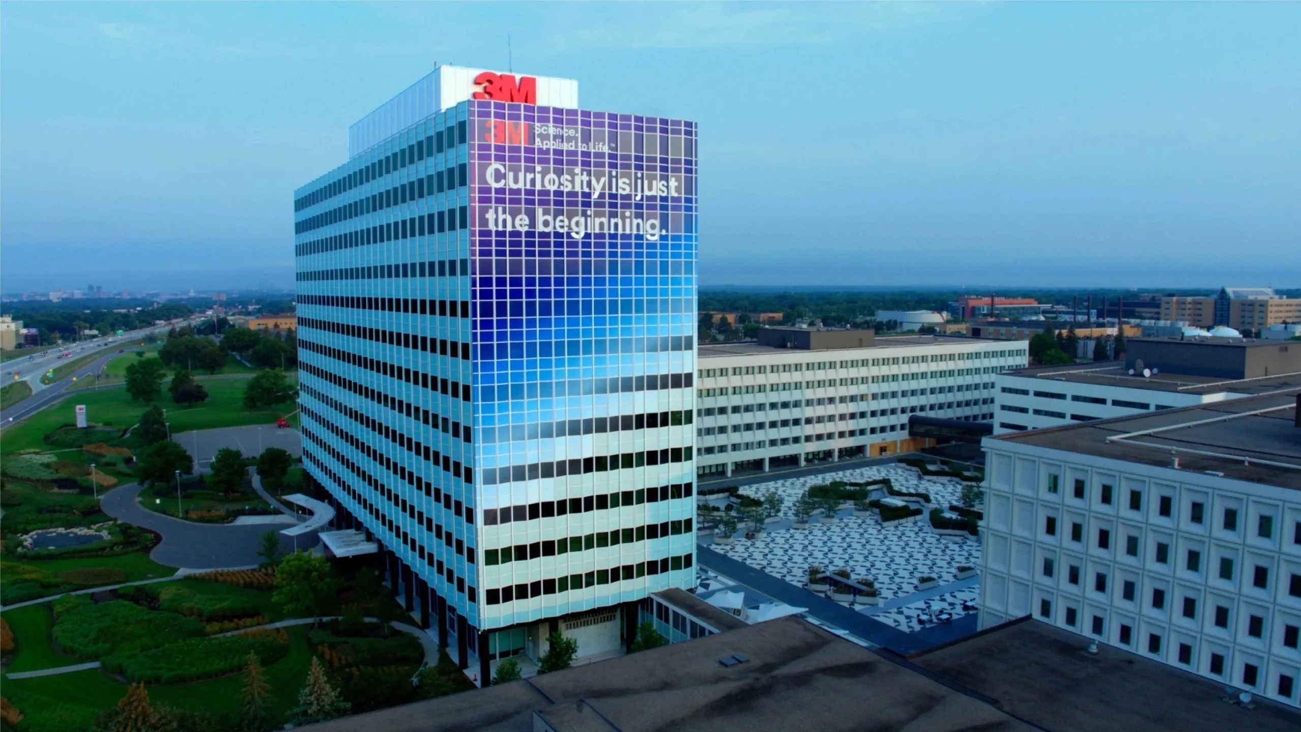 Ab sofort werden alle Gebäude am globalen Hauptsitz von 3M in St. Paul, Minnesota, USA, zu 100 Prozent mit Ökostrom aus Windenergie betrieben.