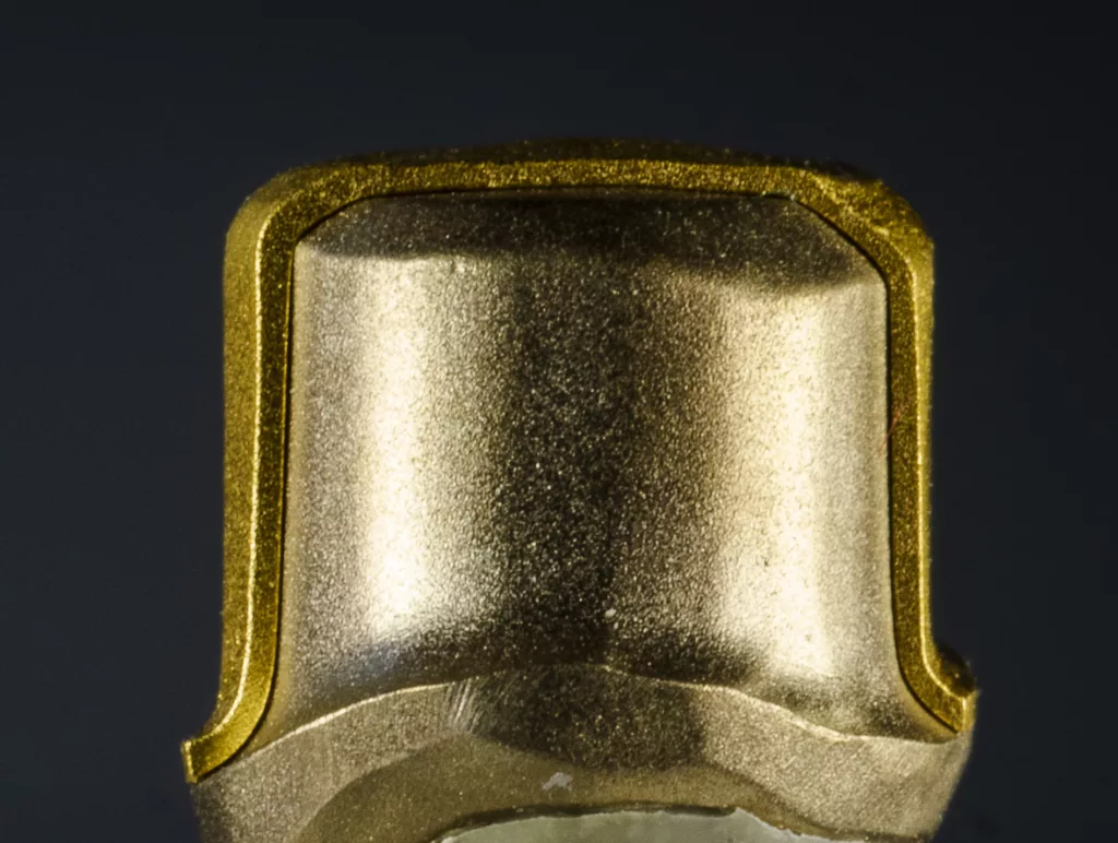 Abb. 3: Galvanisierte Sekundärteile weisen einen gleichmäßigen definierten Spalt zum Primärteil auf.